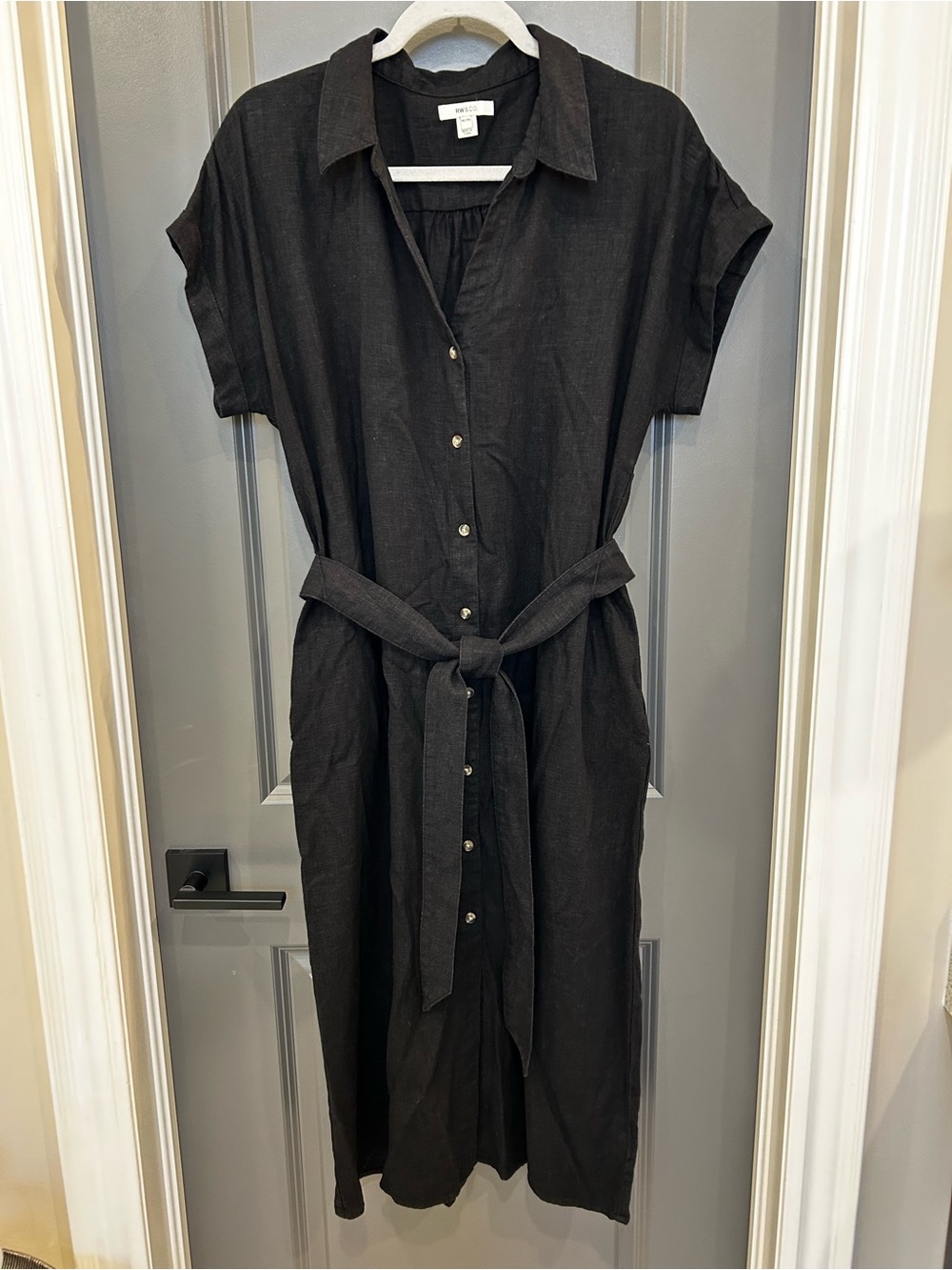 RW&CO. Black Button-Front Midi Shirt Dress with Tie Waist